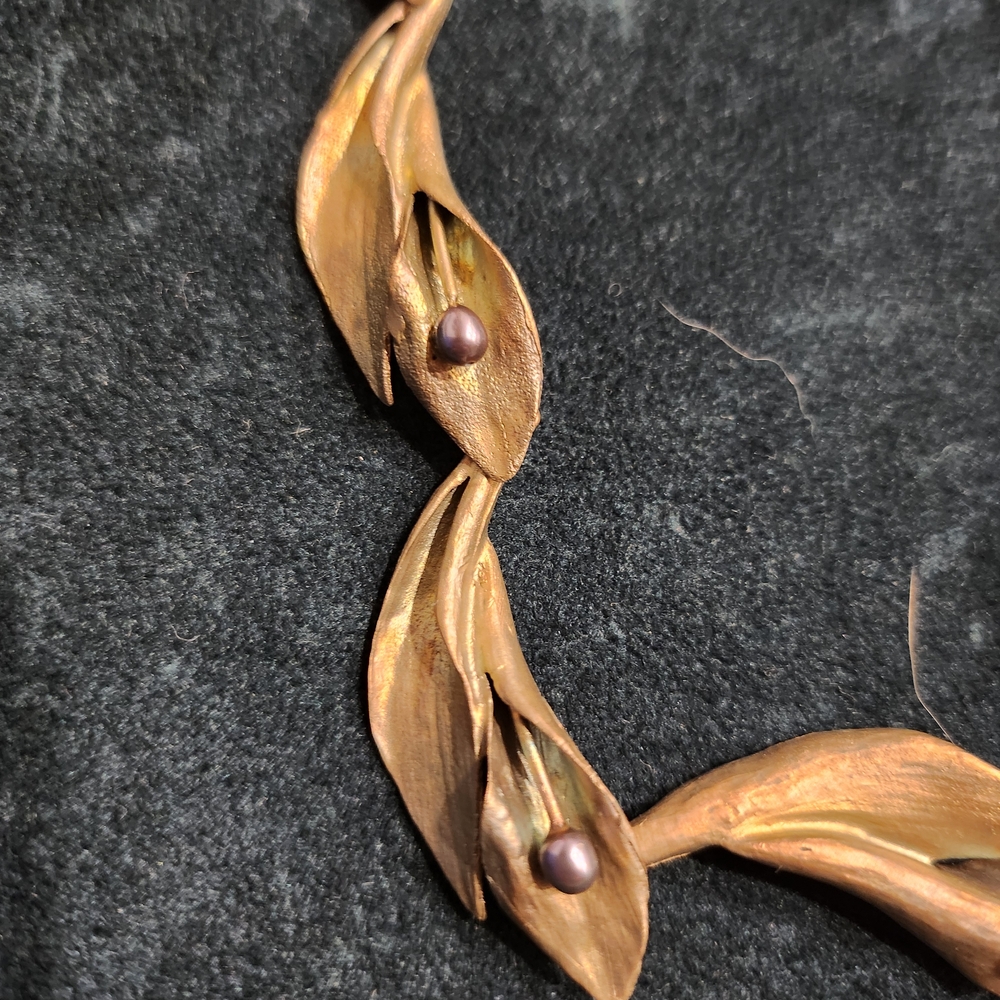 Elegant Gold Leaf Necklace